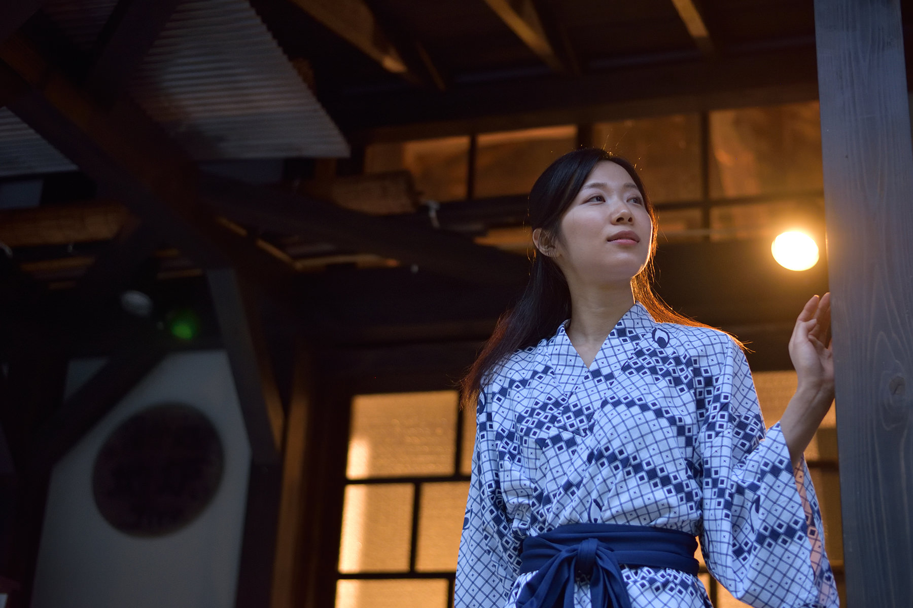 秋-4 地炉で浴衣姿